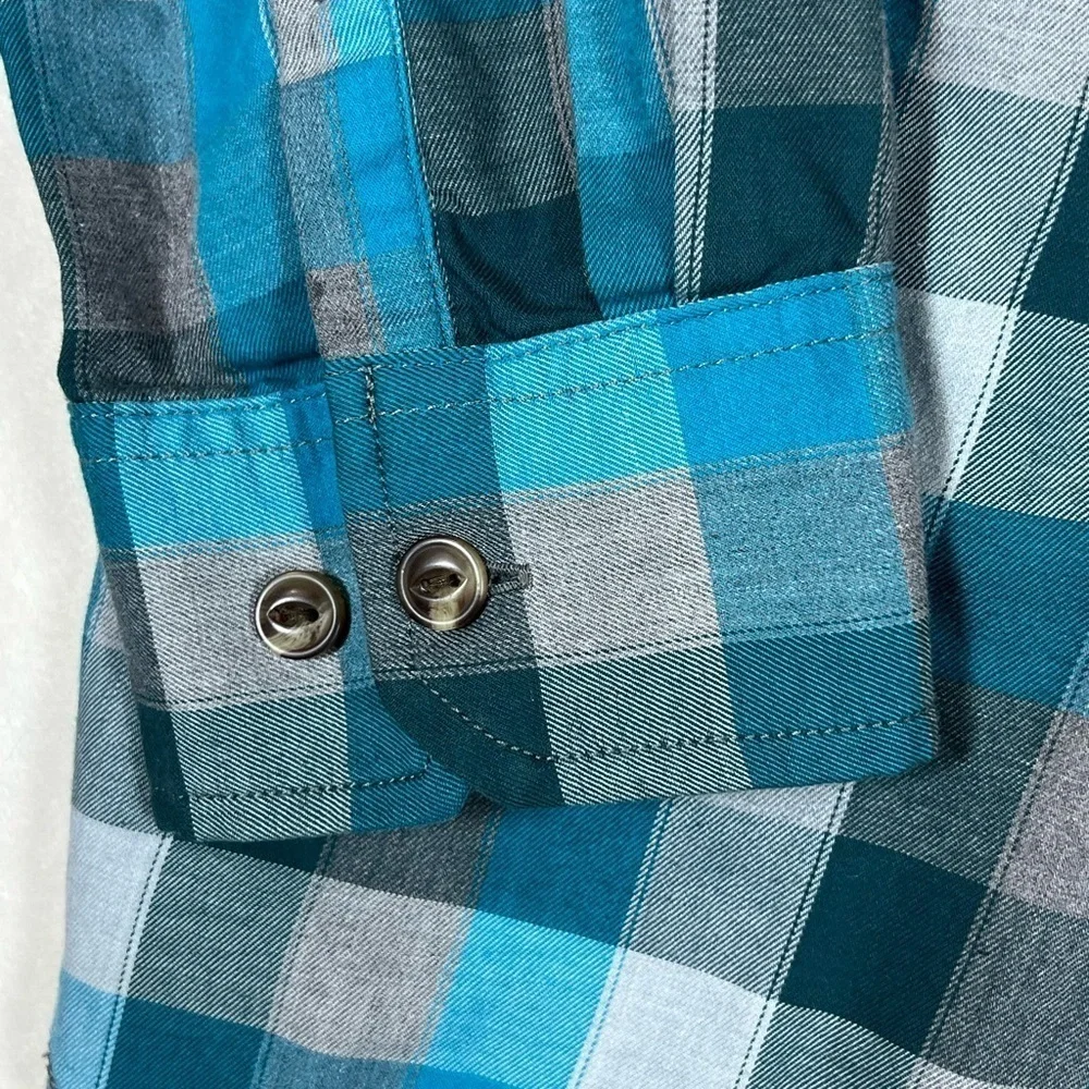 The North Face Size Large Button Front Performance Plaid Gingham Outdoor Shirt